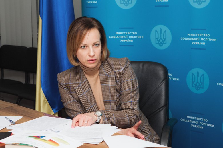 Министр соцполитики Марина Лазебная в интервью рассказала, как планирует преодолеть бедность среди людей с инвалидностью, а также, когда в Украине введут накопительную пенсионную систему.