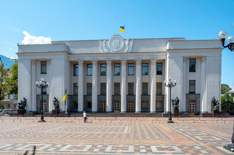 Рада на внеочередном заседании 20 июля отклонила все проекты постановлений, которые блокировали подписание законопроектов по судебной реформ  и реформе Укроборонпрома.