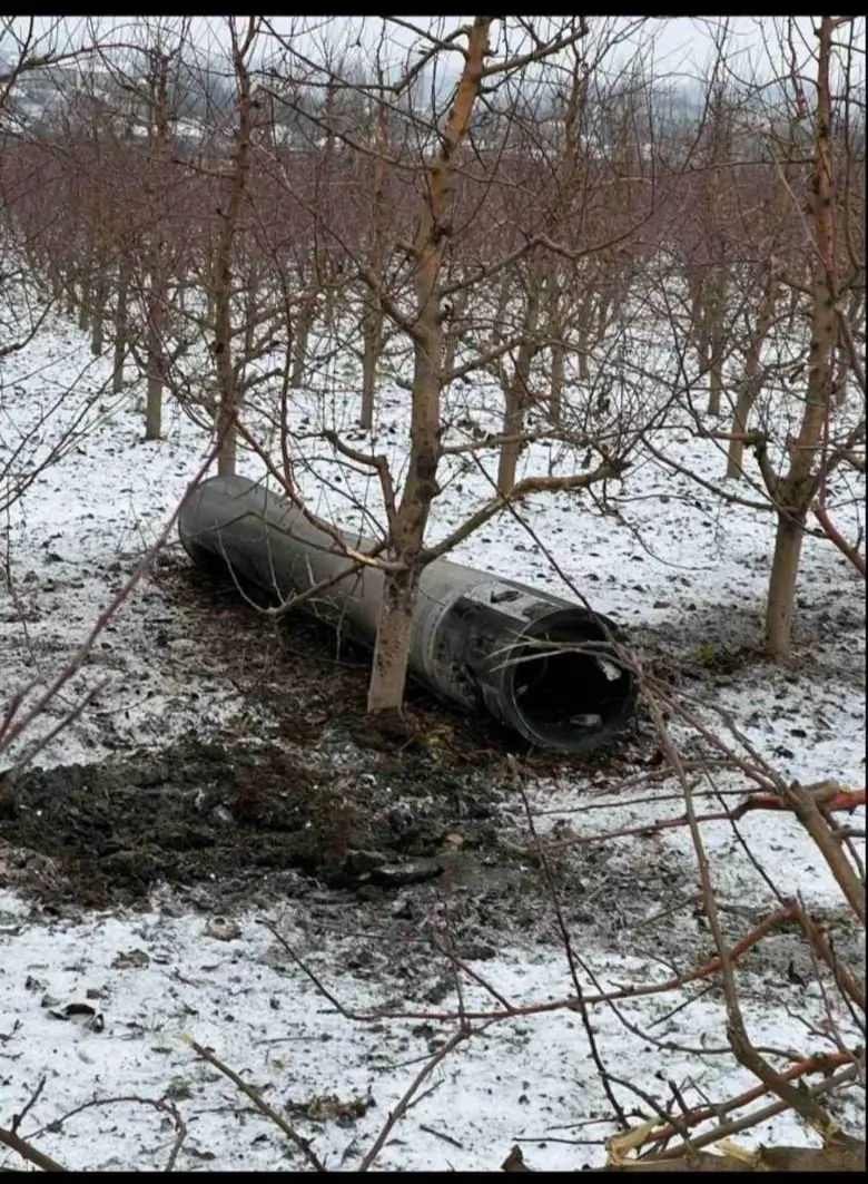 У Бричанському районі Молдови виявили ракету. Вибухонебезпечний предмет виявила прикордонна поліція, яка через сьогоднішні російські удари посилила заходи безпеки.