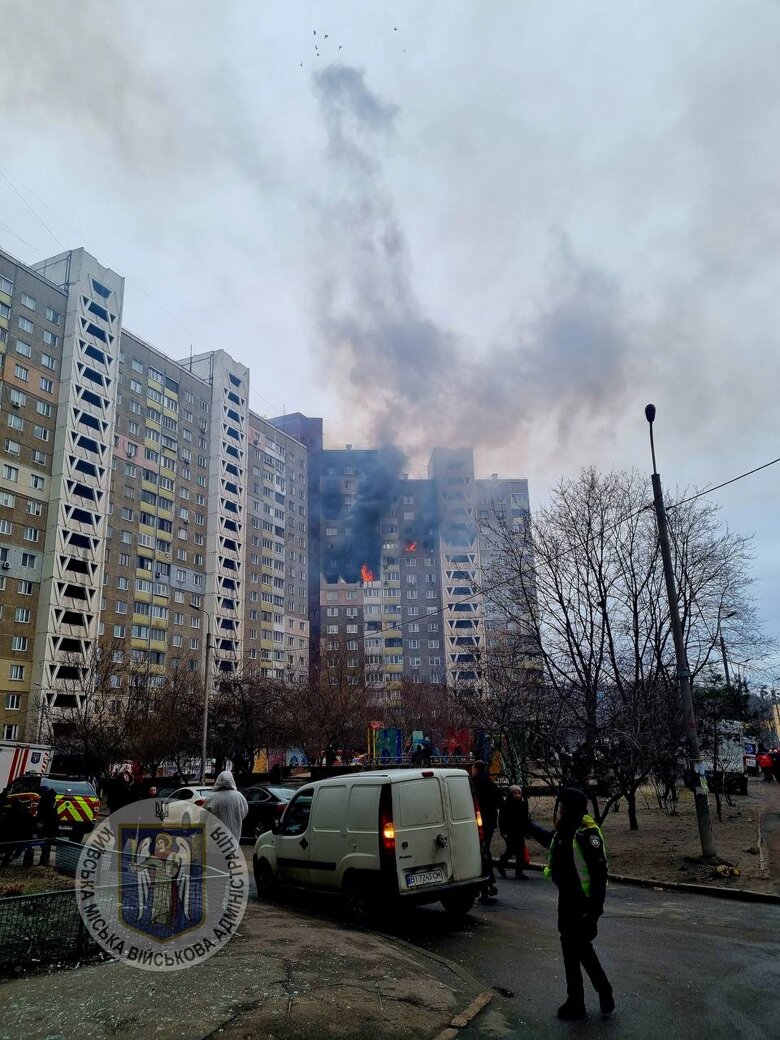В Киеве 3 погибших и 21 раненый в результате ракетной атаки. Фото последствий утренних ударов по городу.