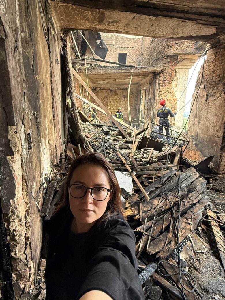 Обстріл Кабміну – Свириденко показала наслідки удару по будівлі уряду Премʼєр-міністерка України Юлія Свириденко опублікувала фото наслідків російського обстрілу будівлі Кабінету міністрів в ніч на 7 вересня.