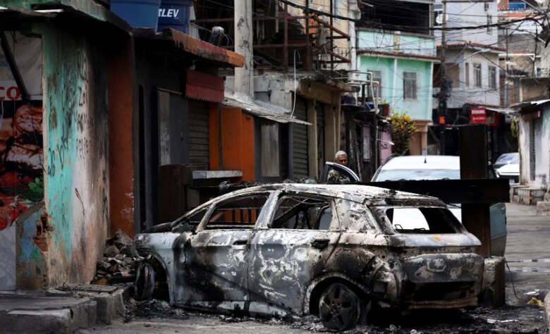 Наркокартелі у Бразилії – У Бразилії спалахнули запеклі бої між урядом і наркокартелями, десятки загиблих У Ріо-де-Жанейро спалахнули запеклі сутички між поліцією та наркокартелями, внаслідок яких загинули щонайменше 64 людини. Це наймасштабніший збройний конфлікт у Бразилії за останні десятиліття.