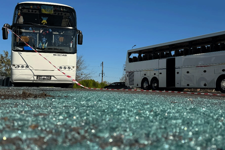 Атака на Николаев - россияне ударили баллистикой, один человек погиб и 15 раненых Российские военные утром 1 ноября атаковали Николаев баллистической ракетой Искандер, есть погибший и 15 раненых.