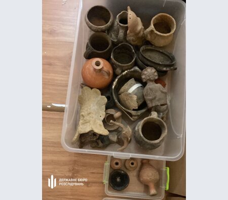 Артефакты для музея обыски - бывший депутат передал 7 тысяч экспонатов в музей истории Украины Бывший нардеп, у которого во время обысков следователи обнаружили более 7 тысяч археологических находок, передал их Национальному музею истории Украины.