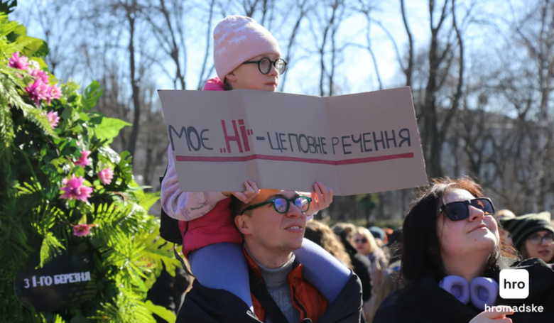 Марш женщин в Киеве прошел 8 марта В Киеве 8 марта прошел Марш женщин – впервые с начала полномасштабной войны. Участницы говорили о правах женщин, дискриминации в армии и новом Гражданском кодексе.