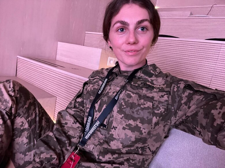 Марьяна Охремчук – интервью с военной психологиней об усталости от службы и культуре в подразделениях Слово и дело публикует серию интервью с женщинами-военными. Героиня третьего разговора – подполковник Марьяна Охремчук, которая работает в системе психологической поддержки персонала.