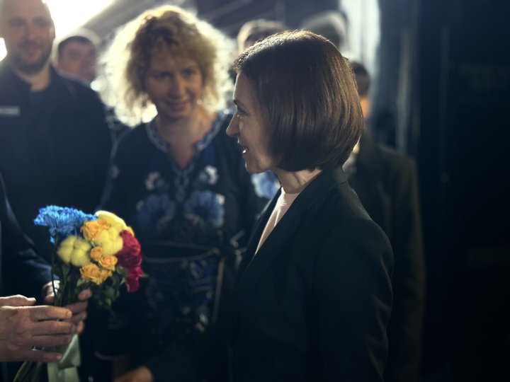 Урсула фон дер Ляєн та лідери європейських країн прибули до Києва у День української державності Президентка Єврокомісії Урсула фон дер Ляєн та низка європейських лідерів приїхали до Києва для участі у саміті «Україна – Південно-Східна Європа» та обговорення підтримки України.