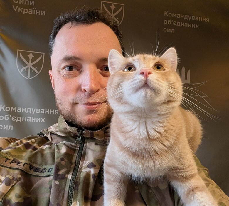Віктор Трегубов – інтерв'ю з речником УОС про роботу з Драпатим, суперечки з DeepState і зміни в ЗСУ Речник УОС Віктор Трегубов розповідає в інтерв’ю Слово і діло про те, як змінилися ЗСУ за роки війни, чим запам’яталася робота з Драпатим, медійних військових та суперечки з DeepState.