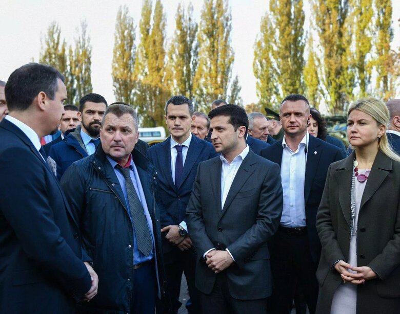 Проваленное обещание Зеленского – Укроборонпром не погасил долгов по зарплате работникам После визита на харьковские заводы Укроборонпрома в ноябре 2019 года Зеленский заявил, что государство покажет и закроет всю задолженность на предприятиях концерна. Однако спустя почти семь лет части работников до сих пор не вернули долги.