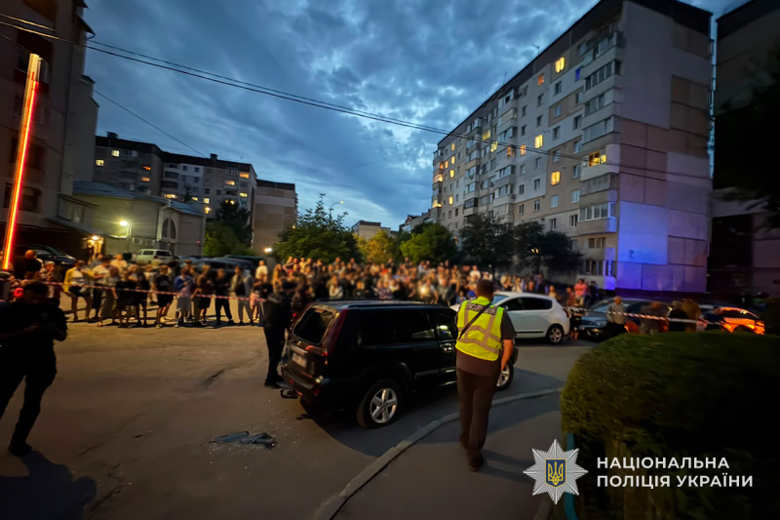 Инциденты с ТЦК – в Тернополе произошла драка между группой людей и сотрудниками ТЦК В Тернополе конфликт между гражданским и представителями ТЦК перерос в стычку, во время которой военнослужащие получили травмы, а также был поврежден служебный автомобиль.