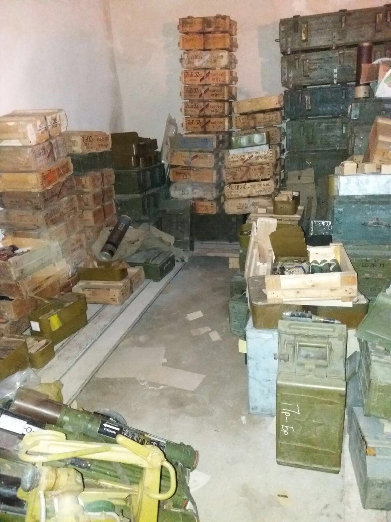 Генеральная прокуратура обнаружила на базе полка Днепр-1 рекордный арсенал оружия, незаконно вывезенный из зоны АТО.