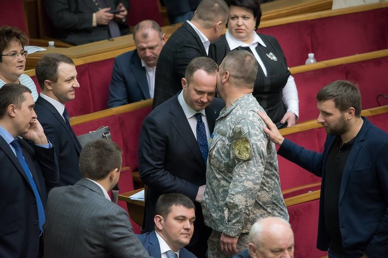 У День поцілунку Слово і Діло зібрало найбільш видовищні поцілунки українських і зарубіжних політиків.