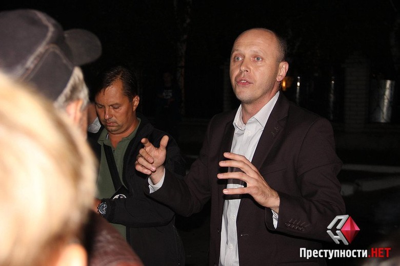 Вночі в Миколаївській області було неспокійно, місцеві жителі Кривого Озера намагалися штурмувати місцеве відділення поліції.