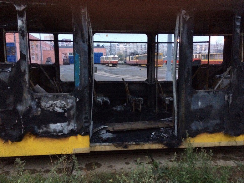 Сегодня утром, 8 октября, в киевском трамвайном депо имени Шевченко, которое находится на проспекте Королева, сгорел трамвай.