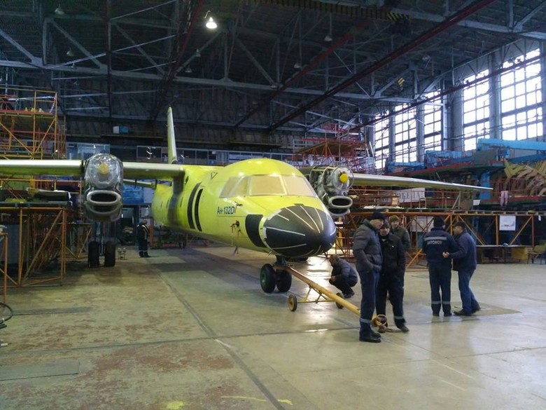 При виготовленні Ан-132 використовуються канадські двигуни Pratt & Whitney за бажанням замовника. Літак має всі шанси піти в серійне виробництво.