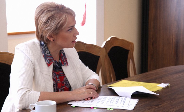 Міністр освіти Лілія Гриневич дала Слову і Ділу інтерв'ю, в якому розповіла про ситуацію з друком підручників, сертифікацію вчителів та реформу початкової школи.