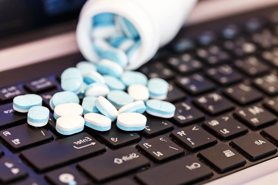 Лекарства через интернет – доставкой займутся почтовые операторы » Слово и  Дело