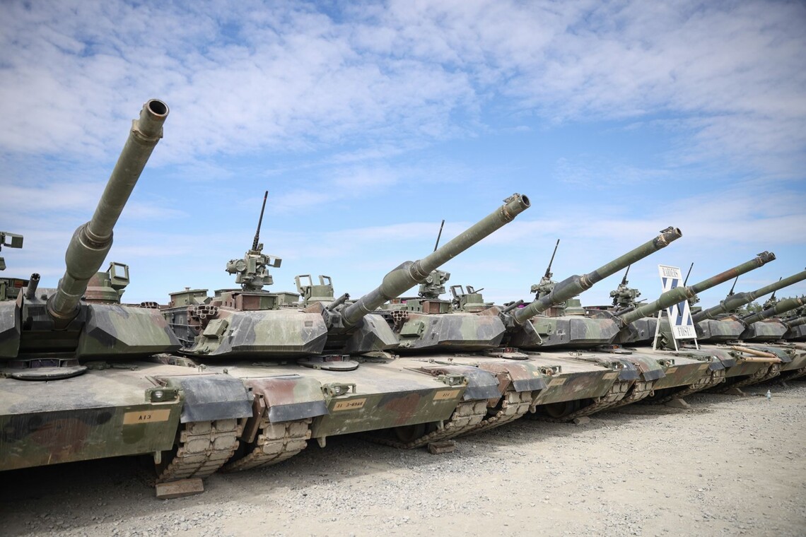 Поставки западных танков Украине это сигнал трансатлантической солидарности. Кроме того, танки обеспечат поддержку украинской пехоты для отражения наступления рф и могут быть использованы для прорыва позиций оккупантов.