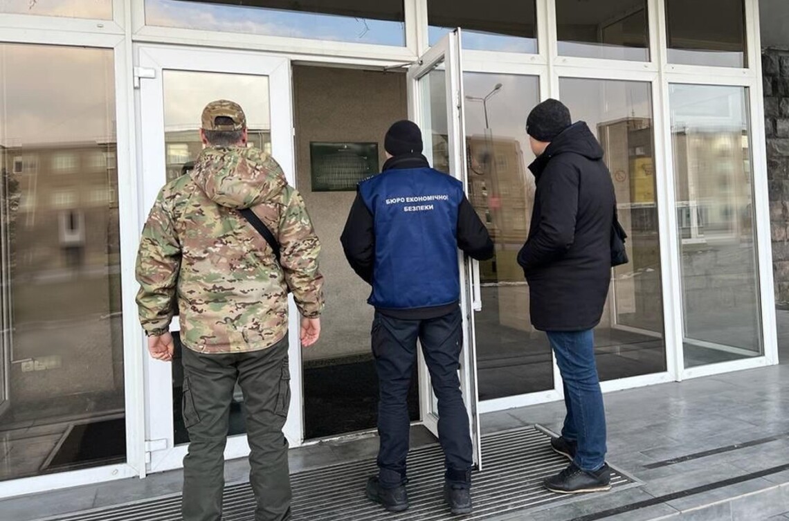 В БЭБ утверждают, что действия сотрудника комбината Жеваго нанесли колоссальные убытки государству. Уголовное производство открыто по двум статьям Уголовного кодекса Украины.
