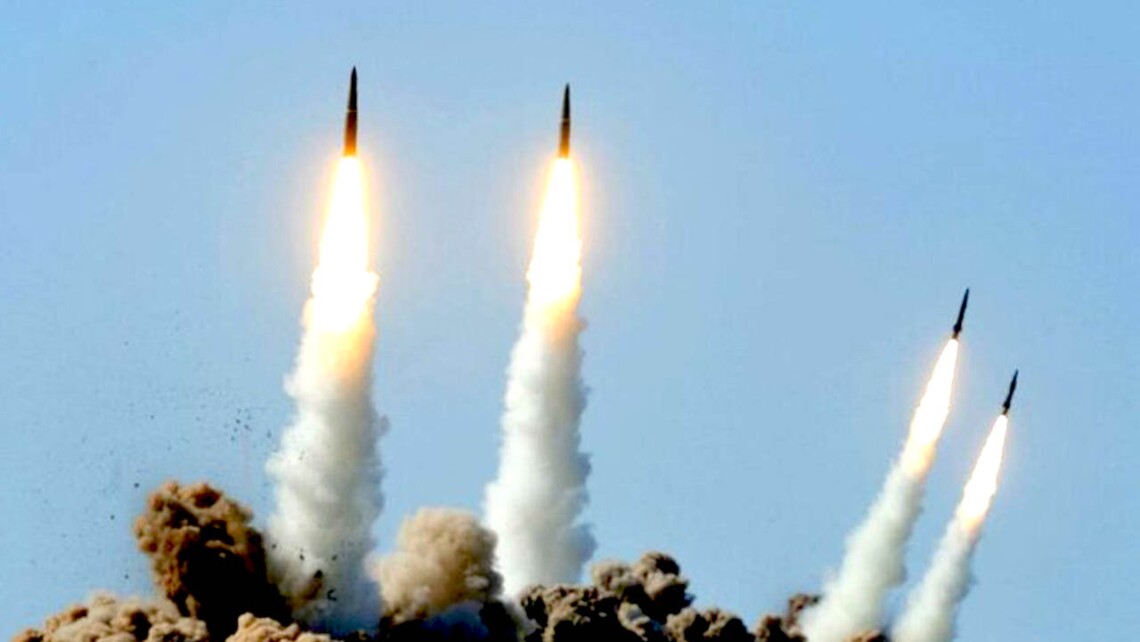 Российская армия, вероятно, готовит новую ракетную атаку по Украине. Удары могут  быть массированными.