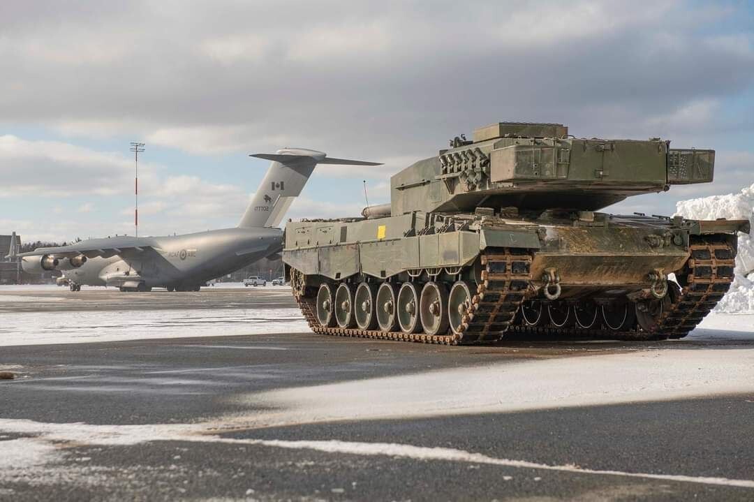 Власти Канады отправили в Украину свой первый танк Leopard 2, сообщила в Twitter министр обороны Анита Ананд.
