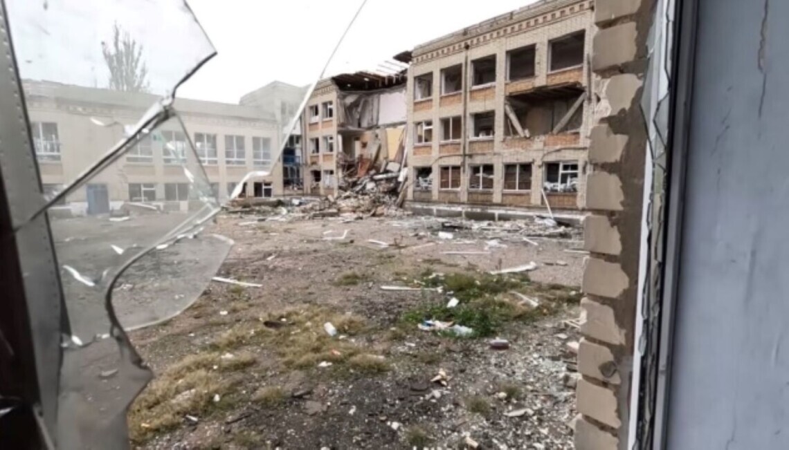 Сам областной центр армия оккупантов атаковала 6 раз. Вражеские снаряды повредили жилые дома.