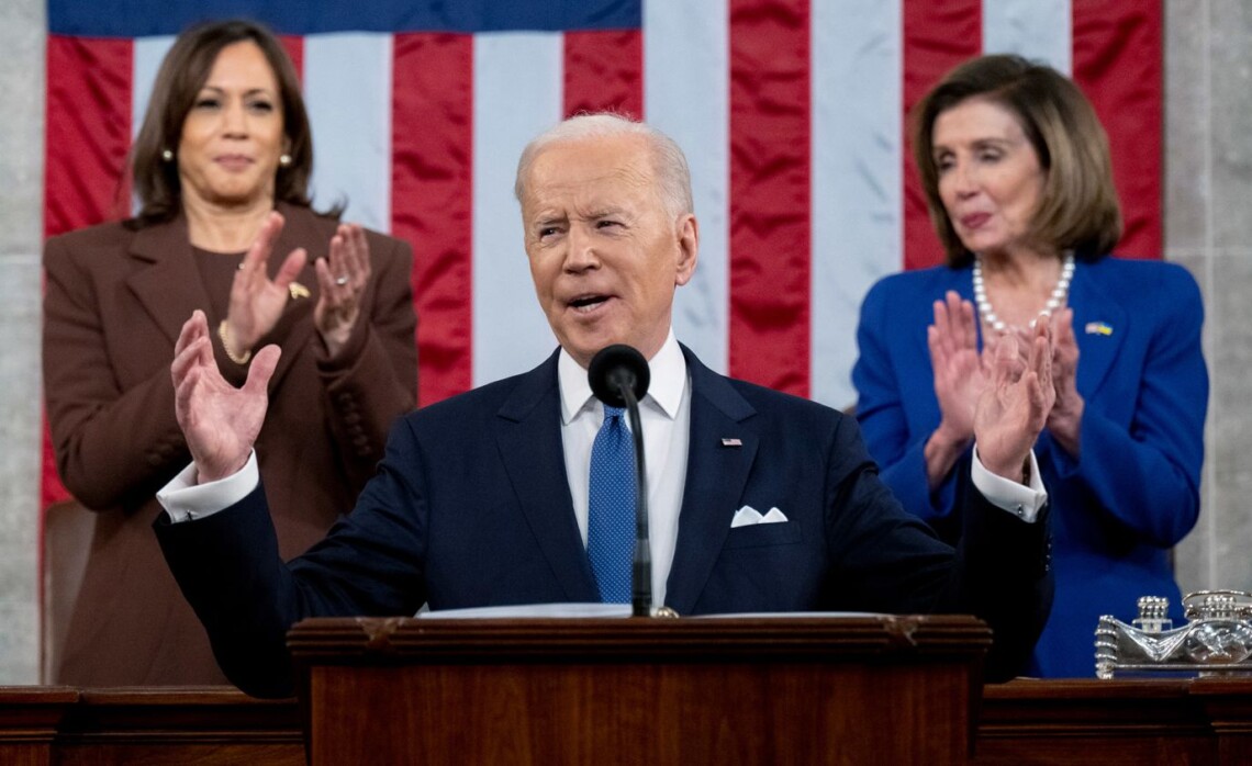 Джо Байден в выступлении перед Конгрессом упомянул войну россии против Украины. Президент пообещал Украине, что США и дальше будут оказывать поддержку.