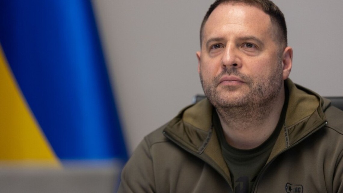Глава ОПУ Андрей Ермак заявил, что вопрос дальнобойного оружия и истребителей для Украины решился.