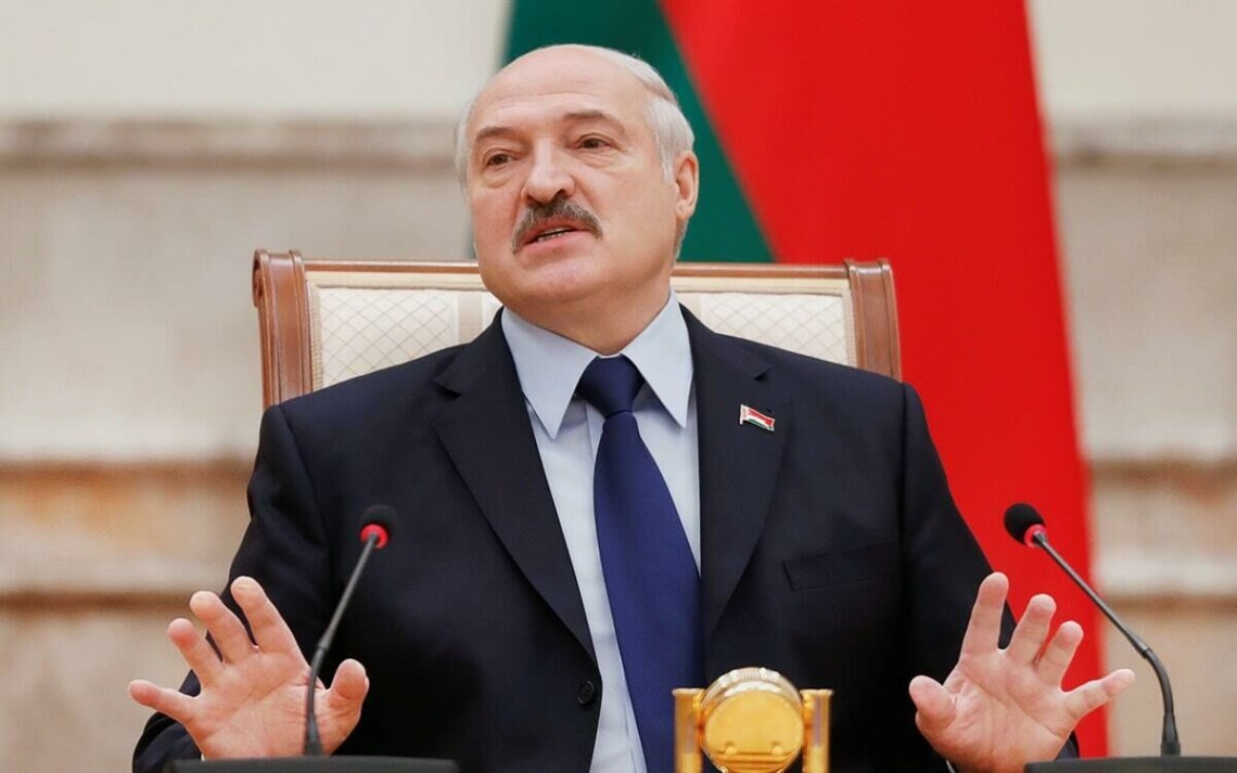Лукашенко заявил, что задействует армию только если на территорию Беларуси будет совершено нападение. Он также снова повторил, что Украина якобы готовила удар по Беларуси.
