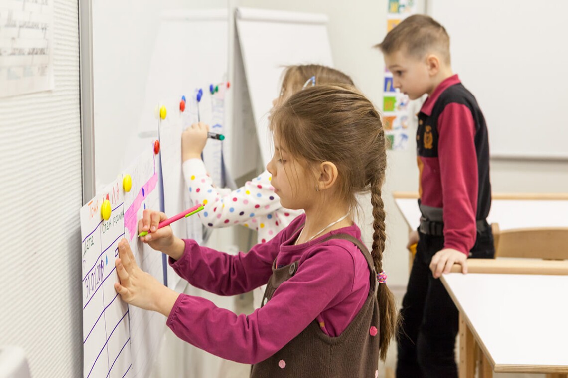 В Украине родители могут получить так называемую налоговую скидку на обучение своих детей и вернуть часть средств обратно.