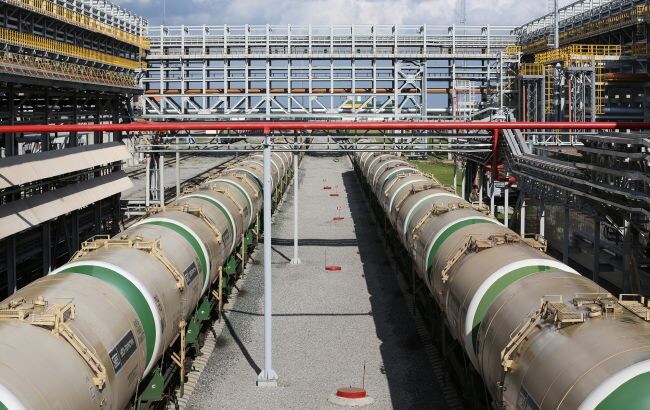 Крупнейшая польская нефтяная компания PKN Orlen SA перестала получать российскую нефть нефтепроводом Дружба.