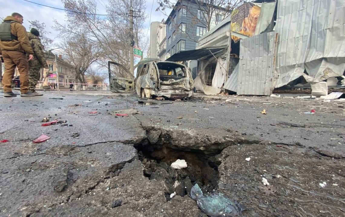 По данным местных властей, враг обстреливал населённые пункты Херсонщины из РСЗО, минометов, артиллерии, танков и БПЛА.