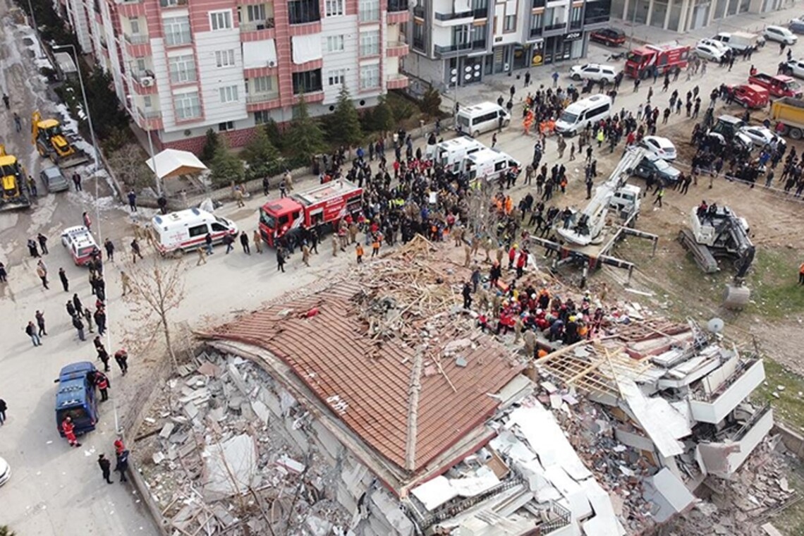 Новое землетрясение в Турции сегодня, 27 февраля. Разрушены 25 зданий, пострадали десятки человек.