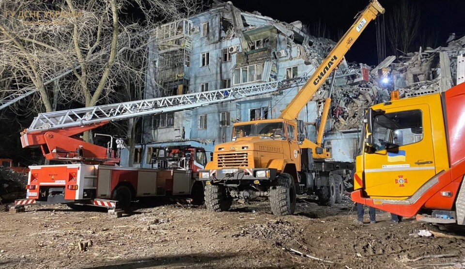 Уже более суток идёт ликвидация последствий ракетного удара по жилому дому в Запорожье. Число погибших возросло до 5.