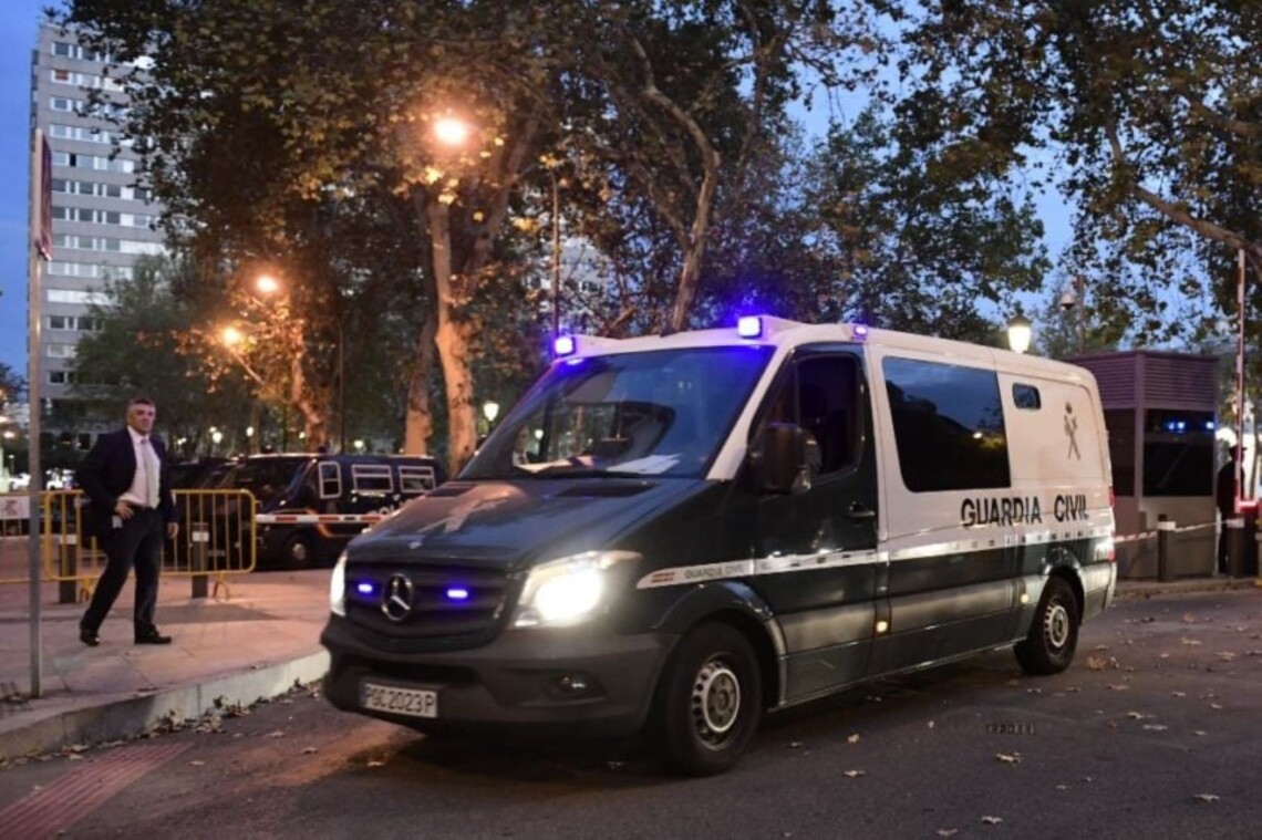 Испанская полиция арестовала членов преступной группировки, грабивших дома беженцев из Украины.
