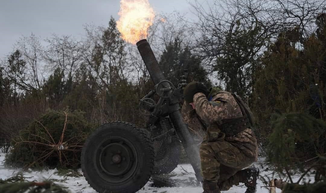 Вооруженные силы Украины продолжают отбивать вражеские атаки на пяти направлениях на востоке Украины. Попытки рф прорвать оборону украинских воинов заканчиваються ничем.
