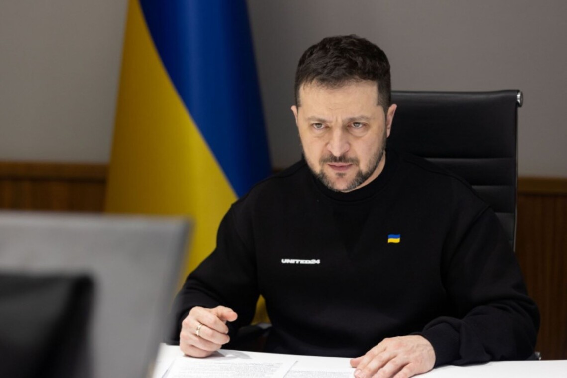 Президент Украины Владимир Зеленский провел 9 марта совещание с силовиками и чиновниками по поводу российского удара по украинской инфраструктуре.