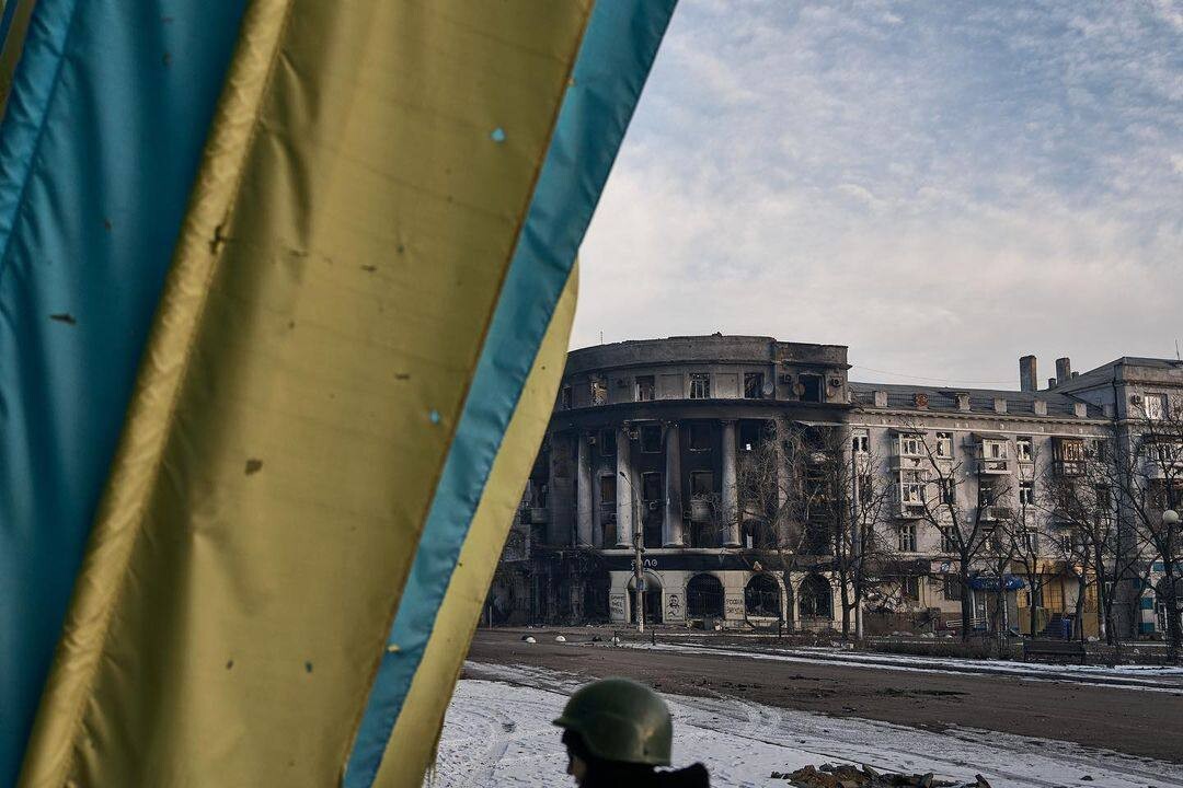 Украинские защитники продолжают защищать Бахмут. Бои за город не прекращаются. Спрогнозировать развитие ситуации невозможно, заявил Максим Жорин.