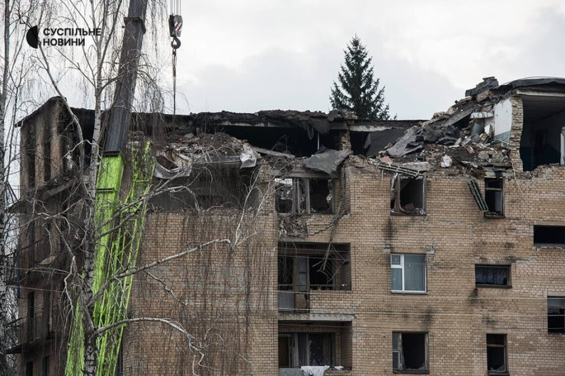 На территории лицея в Ржищеве завершили разбор завалов. В результате удара дронов погибли девять человек.