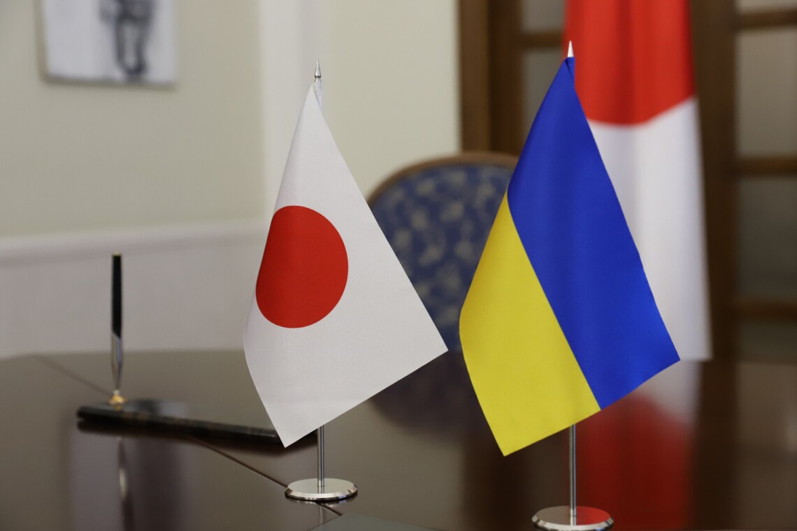 Япония выделит Украине 470 млн долларов грантовой помощи на восстановление инфраструктуры.