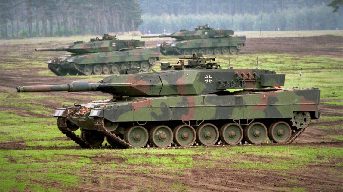 Еще четыре танка Leopard, вдобавок к шести, будут как можно быстрее отправлены в Украину после ремонта.