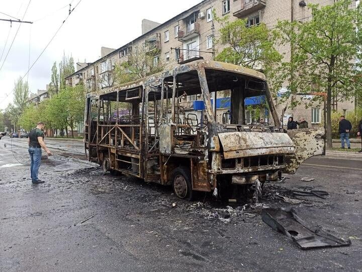 Семь человек погибли, включая ребёнка. В травматологию Донецка после обстрела доставлено более 10 раненых.