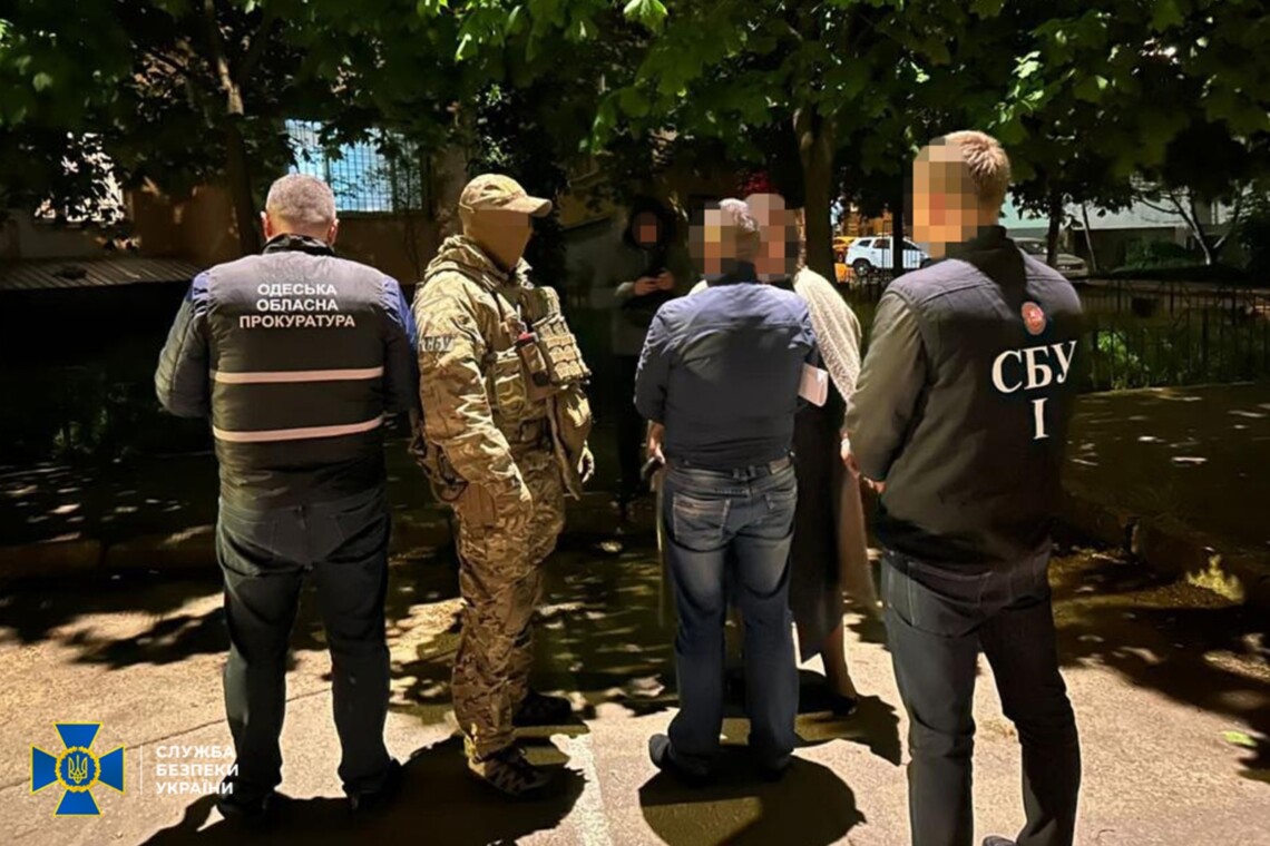 Служба безопасности Украины разоблачила депутата Одесского областного совета и его жену, организовавших рейдерский захват земли у моря.