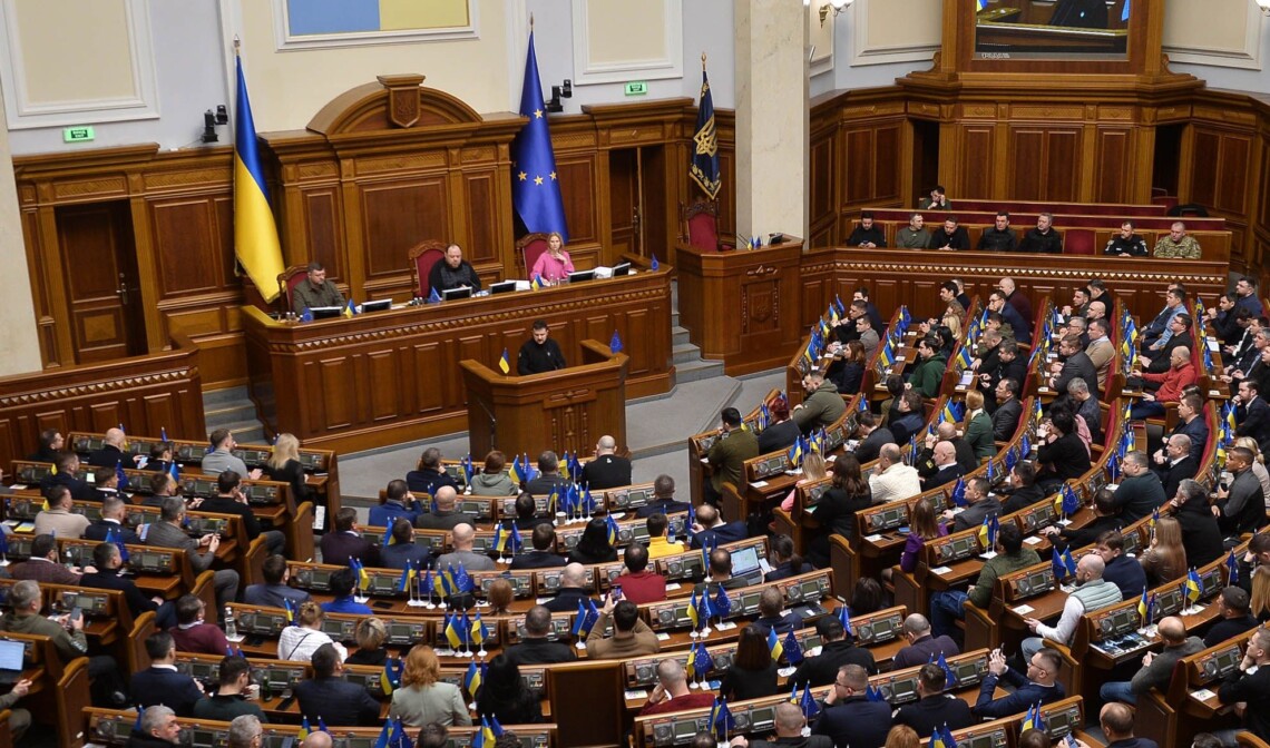 За принятие законопроекта проголосовали 322 народных избранника. Документ, в частности, предусматривает размещение мемориального комплекса в Левобережной части Киева.