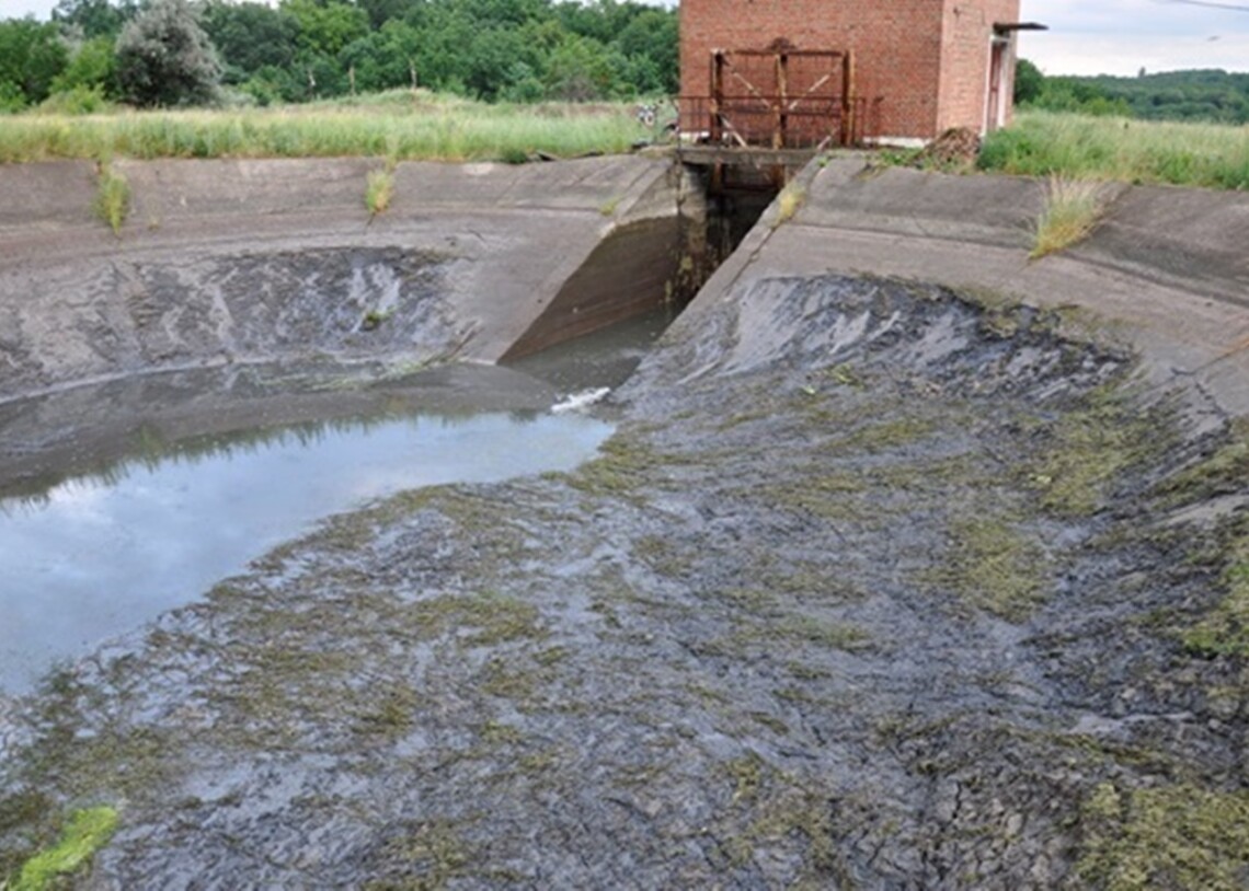 По данным разведки, чтобы компенсировать отсутствие успеха в захвате и удержании канала, россия, вероятно, строит водопровод, чтобы уменьшить дефицит воды в Донецке.