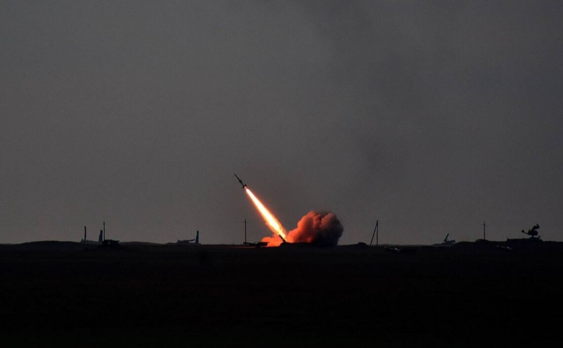 Украинская ПВО уничтожали все вражеские цели, которые атаковали Киев в ночь на пятницу, 19 мая. Об этом заявили в КГВА.