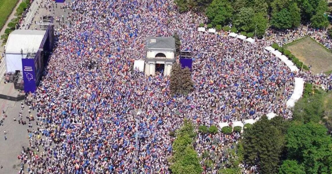 В Большом Европейском собрании, которое состоялось в центре Кишинева 21 мая, приняли участие от 75 тыс. до 80 тыс. человек.