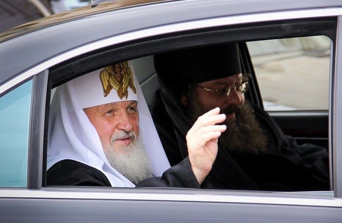 Автомобиль, принадлежащий патриарху Кириллу, попал в ДТП в центре Москвы. Неизвестно, был ли в авто глава РПЦ.