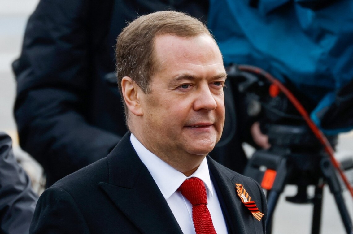 Медведев говорит, что поставки Украине оружия делают более вероятным сценарий ядерного апокалипсиса.