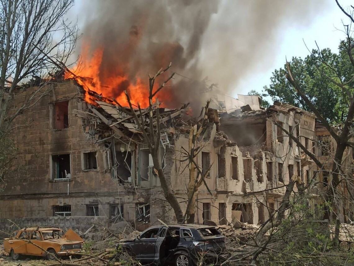 В результате российской атаки на больницу в Днепре погибли два человека, 21 раненый находится в стационаре.